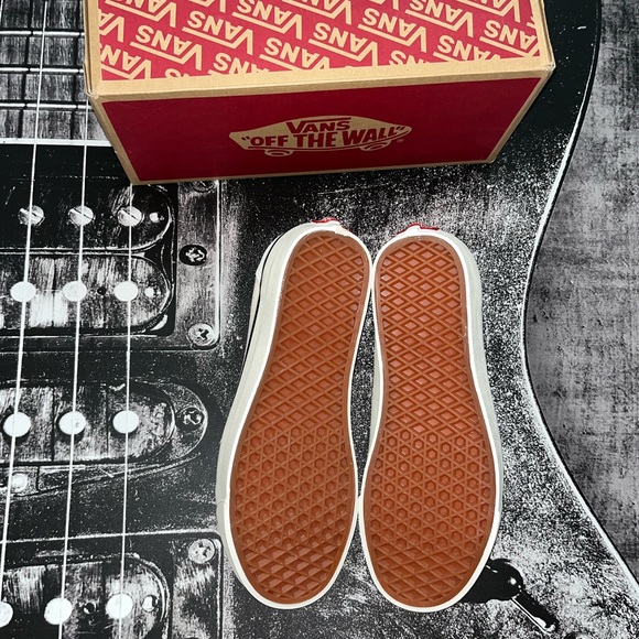 NIB Vans - Picture 10 of 12